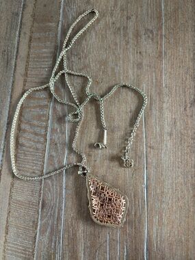 ✨❣️❣️GIVEAWAY ❣️❣️Kendra Scott Necklace